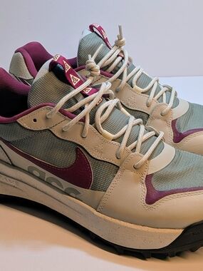 Nike ACG Lowcate Mica Green Rosewood Men’s 9.5 Trail Sneakers